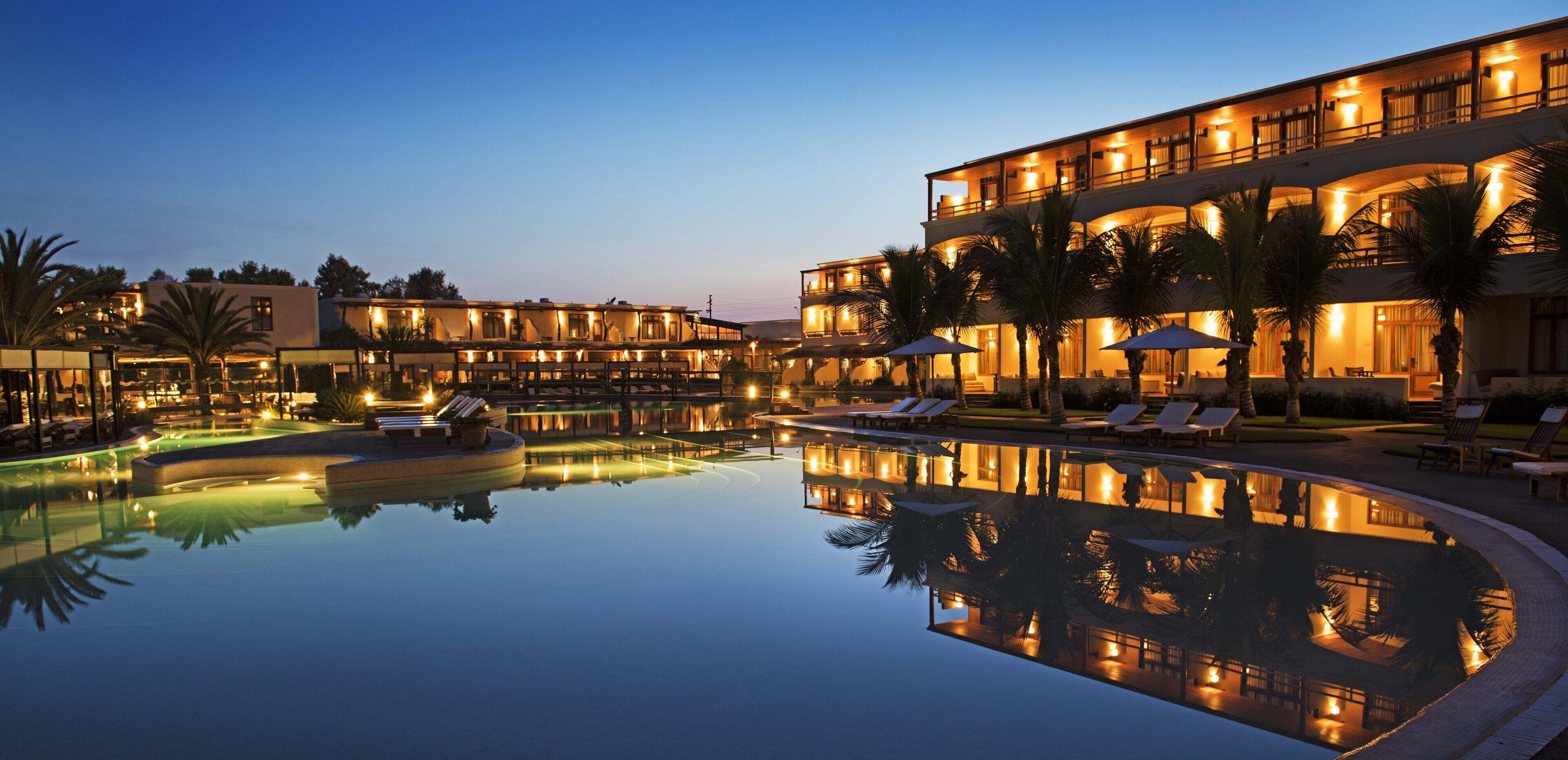 La Hacienda Bahia hotel pool and gardens in Paracas
